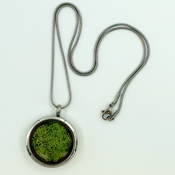 Eternal Moss Locket Pendant Necklace- Lime - Picture 4 of 9